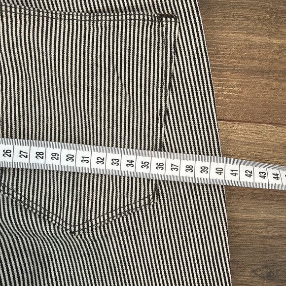 GAP Women's Pinstripe Skinny Jeans - Size 26 - Like New - Picture 7 of 9